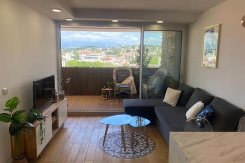 View (from property/room), Balcony/Terrace, Living room, Mountain view