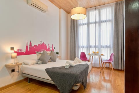 Bed, Photo of the whole room