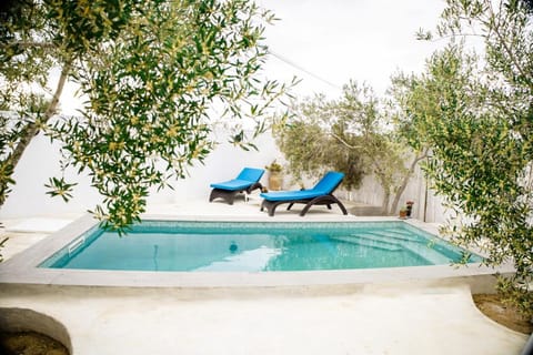 Pool view, Swimming pool, sunbed