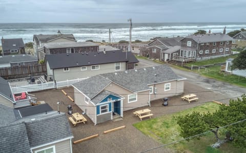 King Crab Retreat - Combo - Meredith Lodging House in Rockaway Beach