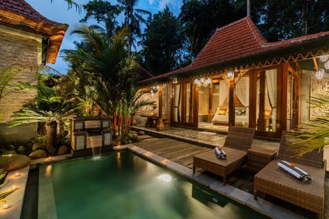 Property building, Garden, Garden view, Swimming pool, sunbed