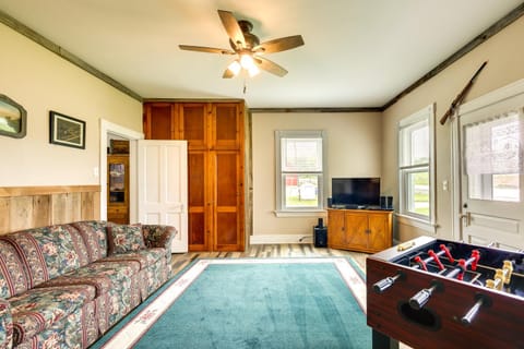 Peaceful Country Home in Serene Setting with Yard House in Ozark Mountains