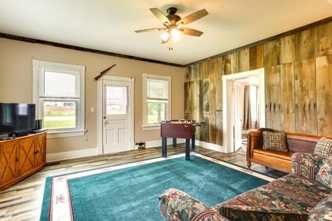 Peaceful Country Home in Serene Setting with Yard House in Ozark Mountains