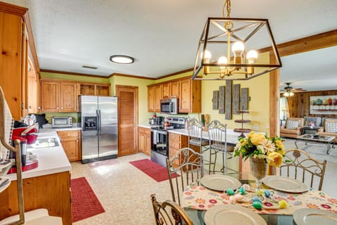 6 Mi to Scottsboro Pet-Friendly Cabin Apt Cabin in Alabama