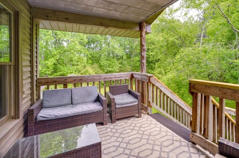 6 Mi to Scottsboro Pet-Friendly Cabin Apt Cabin in Alabama