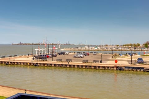 Waterfront Sandusky Vacation Rental Downtown! Apartment in Sandusky