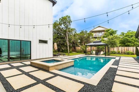 Serene Austin Stunner House in Hudson Bend