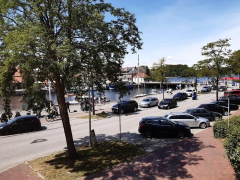 Neighbourhood, Location