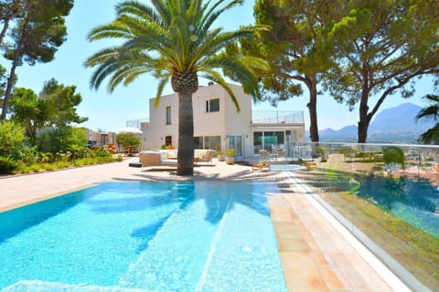 Property building, Day, Natural landscape, Garden, Garden view, Mountain view, Pool view, Swimming pool, Swimming pool