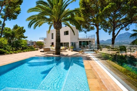 Property building, Garden, Garden view, Mountain view, Pool view, Swimming pool, sunbed