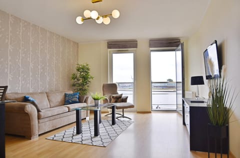 TV and multimedia, Living room, Seating area, Dining area, Evening entertainment