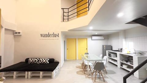 Kitchen or kitchenette, Living room, Seating area, Dining area