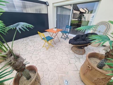 Patio, Garden view