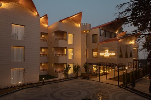 Property building, Facade/entrance, Night