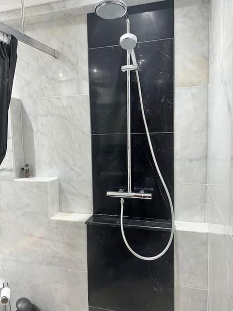 Amazing! 7 bedroom villa with rooftop pool & views Villa in Cape Town