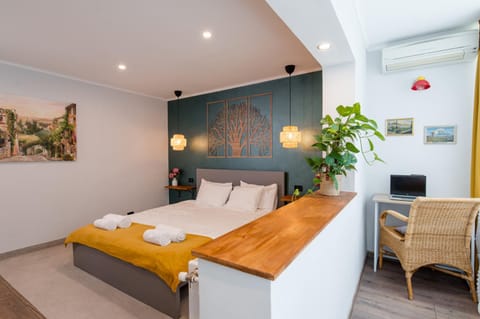 Bed, Photo of the whole room, Bedroom, air conditioner