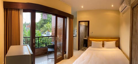 Bed, View (from property/room), Balcony/Terrace, Photo of the whole room, Bedroom, air conditioner