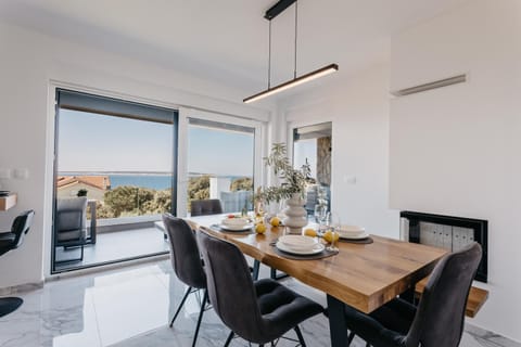 Natural landscape, View (from property/room), Living room, Seating area, Dining area, Food, Sea view, Lunch