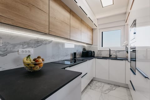 Kitchen or kitchenette, dishwasher, stove