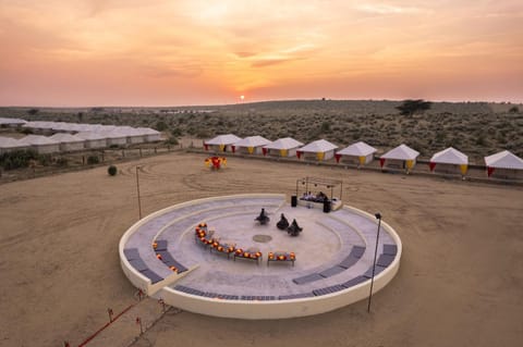 Property building, Nearby landmark, Day, People, Natural landscape, Sea view, Sunrise, Sunset, group of guests, sunbed