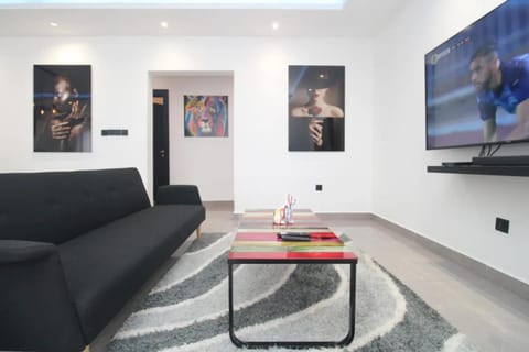 Communal lounge/ TV room, TV and multimedia, Living room, Seating area, Evening entertainment