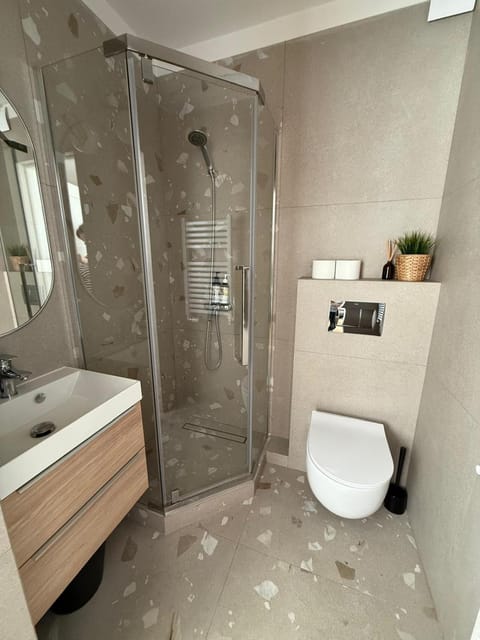 Shower, Toilet, Bathroom