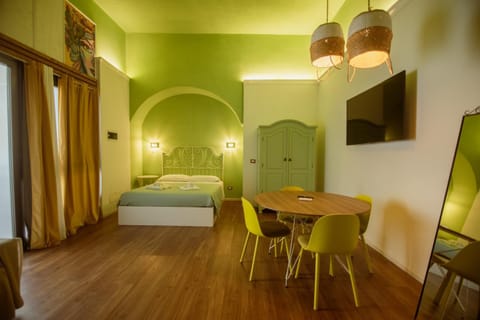 Communal lounge/ TV room, Bed, TV and multimedia, Living room, Photo of the whole room, Seating area, Dining area, Bedroom