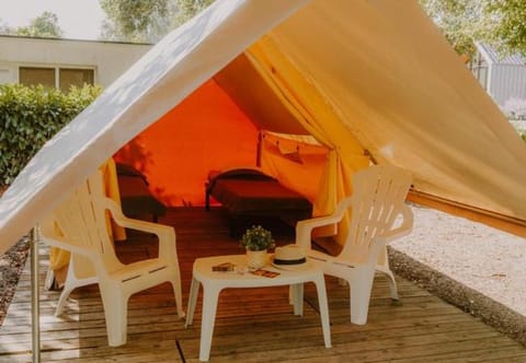 Camping Onlycamp des Halles Campground/ 
RV Resort in Bourgogne-Franche-Comté