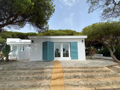 Property building, Facade/entrance, Day