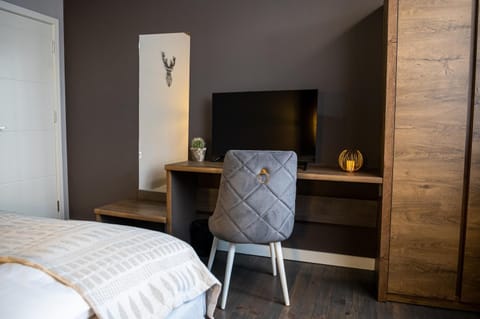 Bedroom, hair dresser