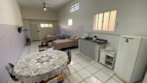 Coffee/tea facilities, Kitchen or kitchenette, Living room, Seating area, stove