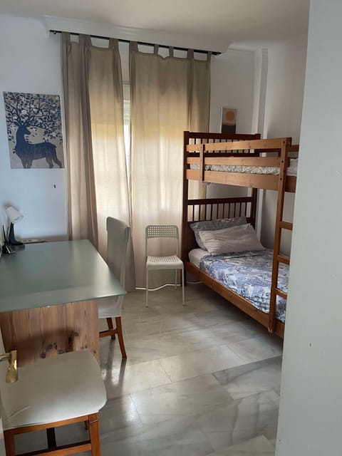 Sunny Coast Rooms in shared apartment private bathroom Habitaciones con baño privado en piso compartido Mijas Marbella Apartment in Sitio de Calahonda