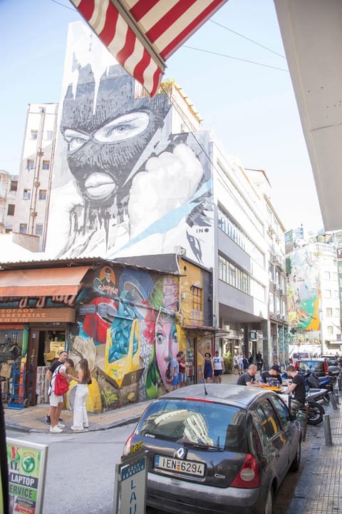 Property building, Neighbourhood, Location