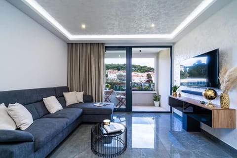 TV and multimedia, Living room, Seating area, Evening entertainment
