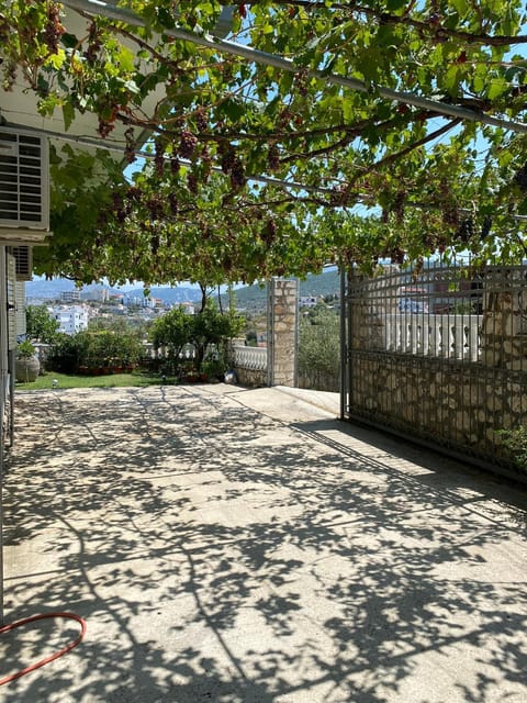 Vila Mare Mateo Bed and Breakfast in Ksamil