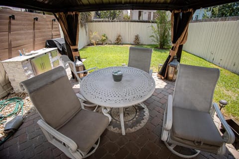 Patio, Spring, Day, Garden, View (from property/room), Balcony/Terrace, Seating area, Dining area, Garden view