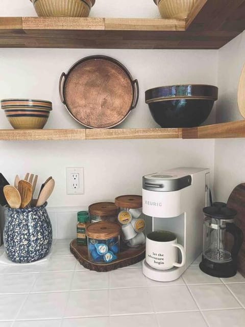 @wild_olive_den ~ Serene Weekend Getaway Cabin Cabin in Running Springs