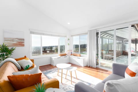 Communal lounge/ TV room, View (from property/room), Living room, Seating area, Mountain view, Sea view