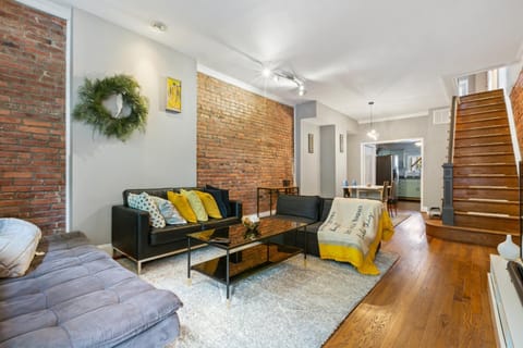 TV and multimedia, Living room, Seating area, air conditioner