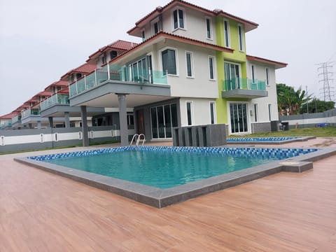 Property building, Swimming pool