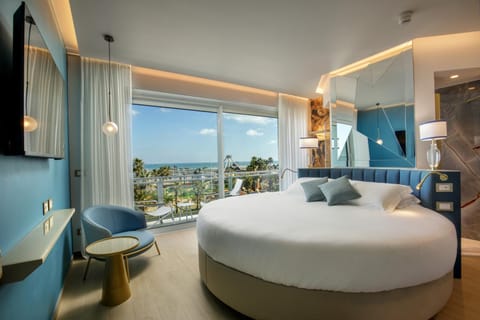 Bed, Photo of the whole room, Bedroom, Sea view