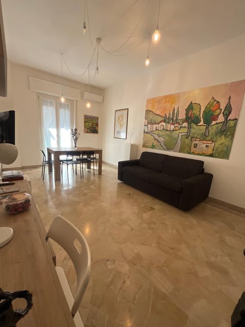 Communal lounge/ TV room, TV and multimedia, Living room, Seating area, Dining area, Evening entertainment