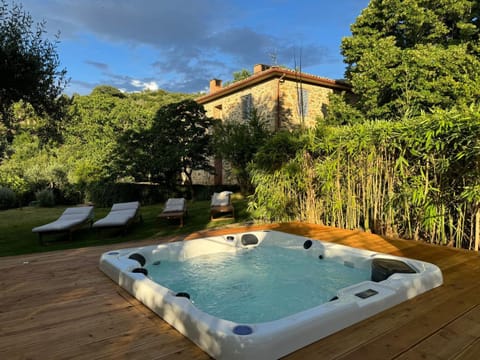 A Casa là l'Aiola, Villa with Jacuzzi and AC Villa in Umbria