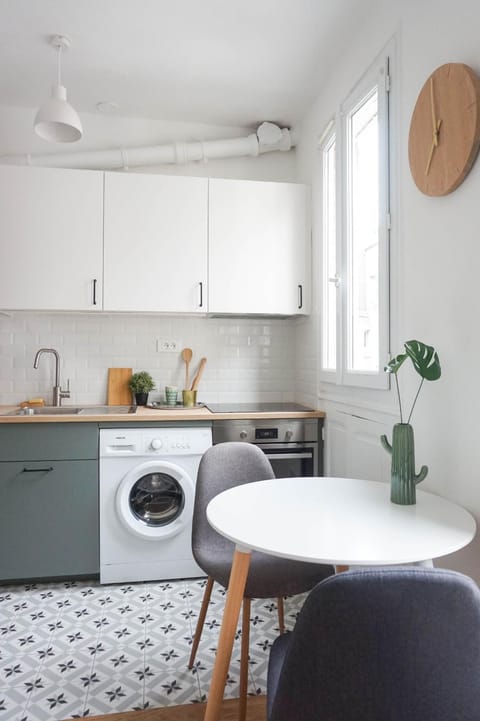 Avenue des Champs-Elysées, Appartement d’exception Apartment in Paris