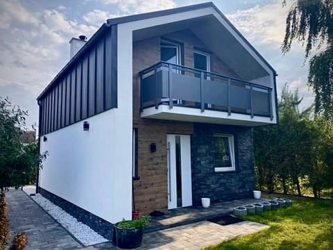 Property building, Spring, Day, Garden view