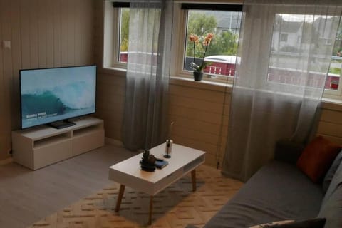 Nyrenovert leilighet med gratis parkering Apartment in Lofoten