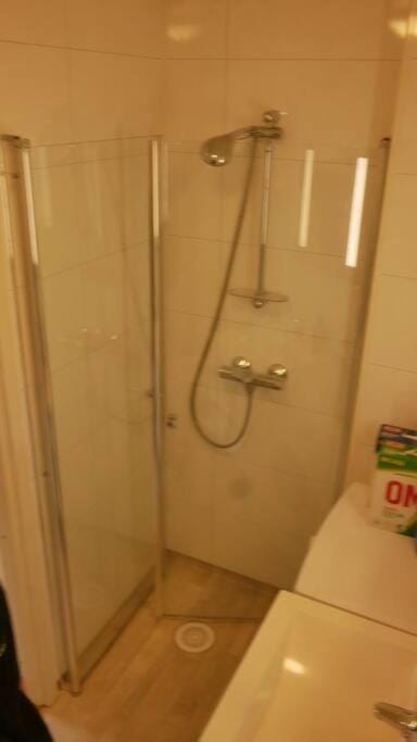 Nyrenovert leilighet med gratis parkering Apartment in Lofoten