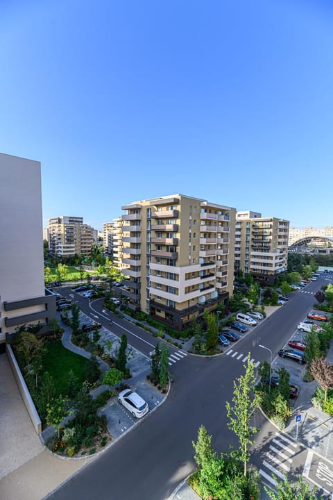 Property building, Day, Neighbourhood, City view, Street view, Location, Parking