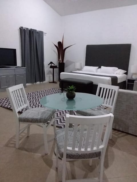 Bed, Dining area