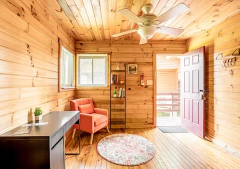 Lazy Bear Cabin near Nantahala Outdoor Center and Bryson City Cabin in Fontana Lake